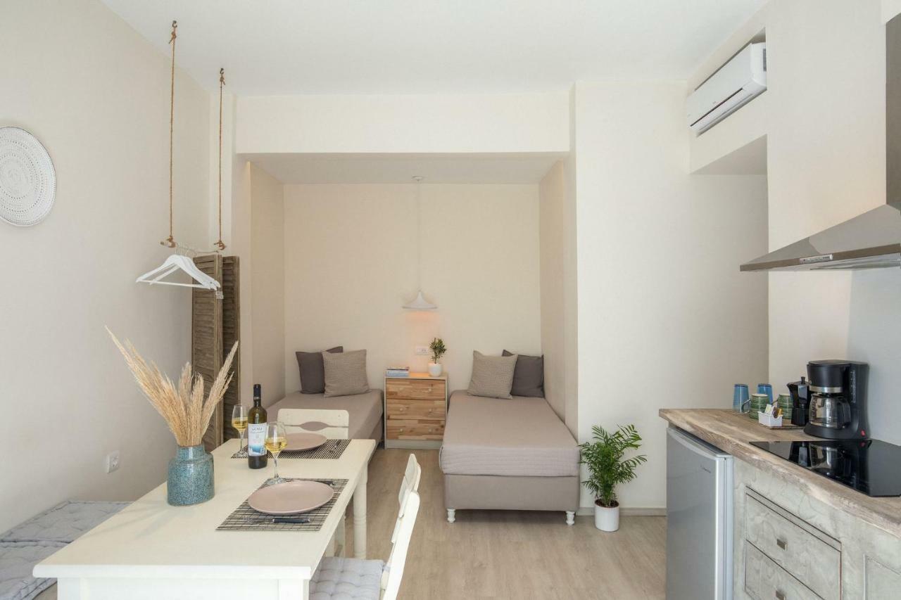 Light Blue Window Kamari Apartment ภายนอก รูปภาพ