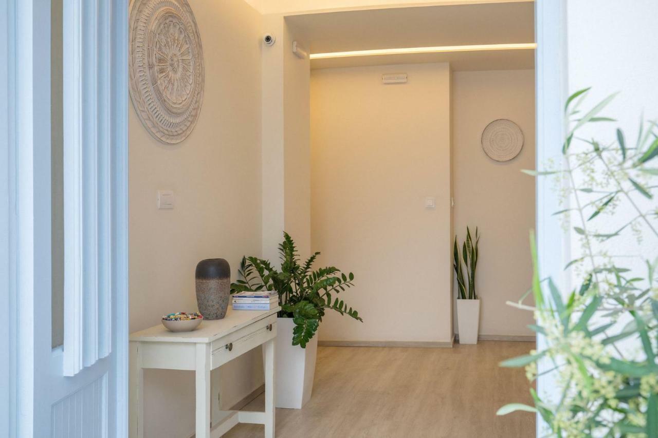 Light Blue Window Kamari Apartment ภายนอก รูปภาพ