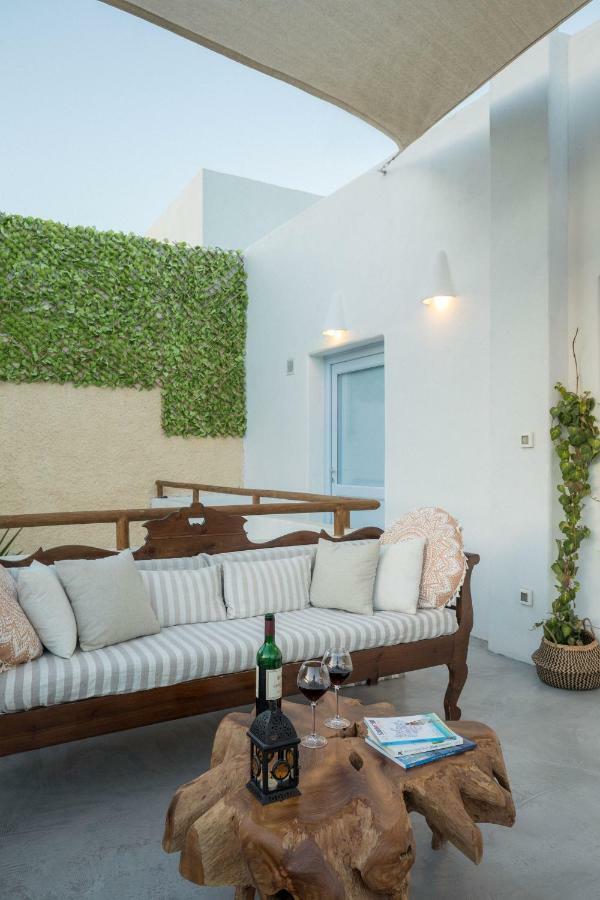 Light Blue Window Kamari Apartment ภายนอก รูปภาพ